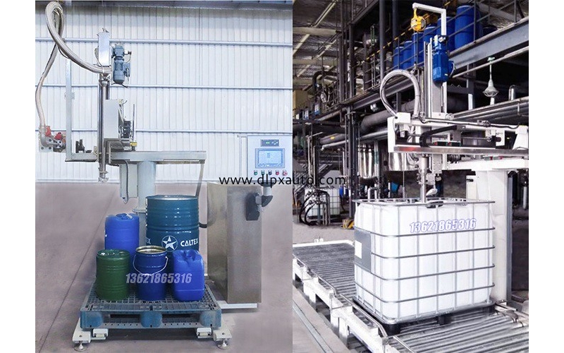 噸桶自動尋口托盤式灌裝機內(nèi)情